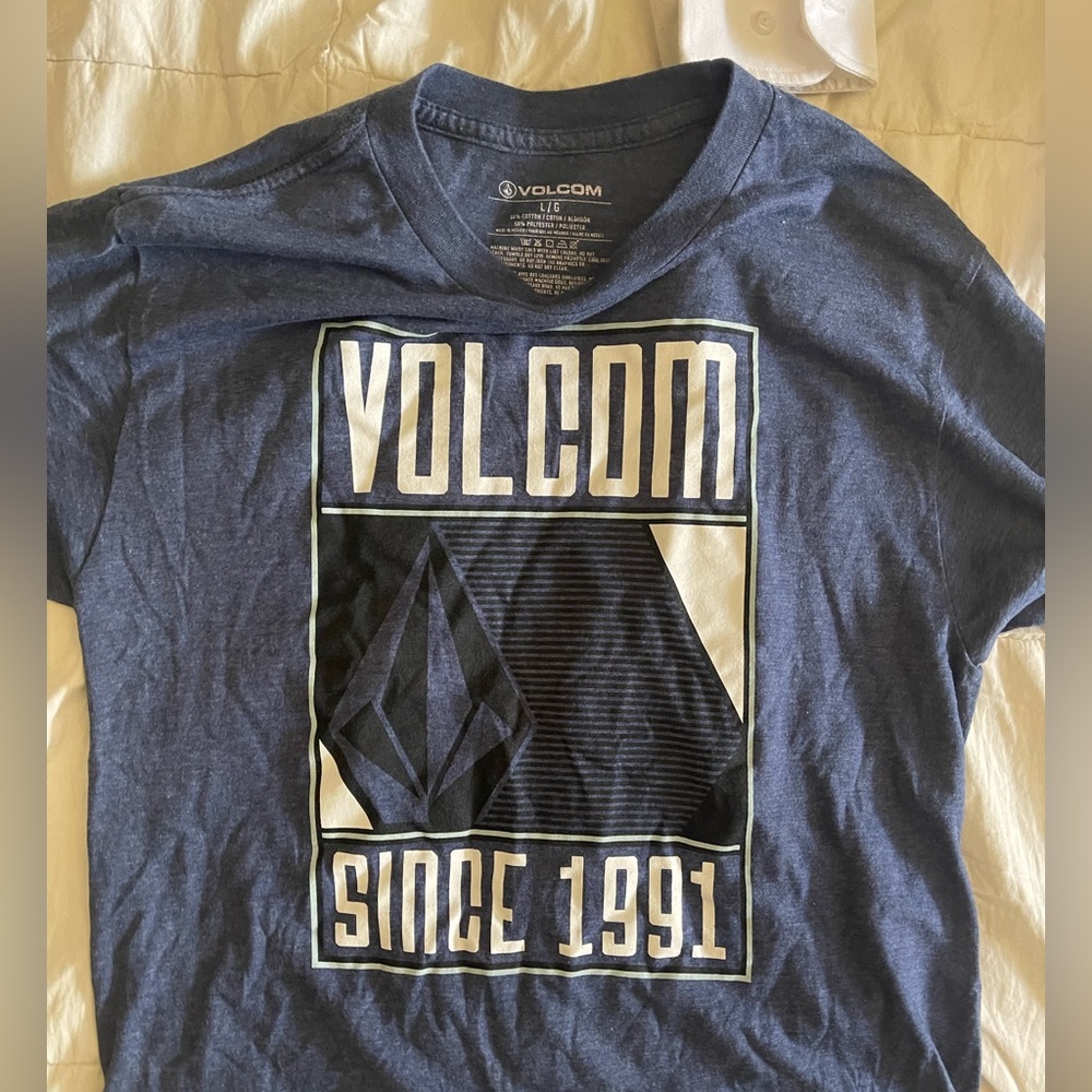 Size large volcom blue tshirt